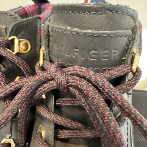 Tommy Hilfiger Tassie Black Leather Boots 7.5M | Heidi-Vibes, Get Your Hike On! - Picture 6 of 11